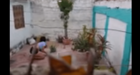 VIDEO: La graban haciendo 'agua de calzón'