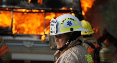 Jefa de Bomberos pierde su vivienda mientras luchaba contra incendio