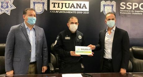 Patronato de Tijuana Agradecida apoya a policías para cursar la prepa