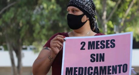 Pacientes con cáncer se manifiestan por falta de medicamento en el HGT