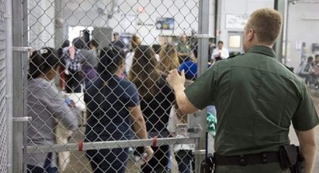 Denuncian extracción de útero en centros de detención migratoria