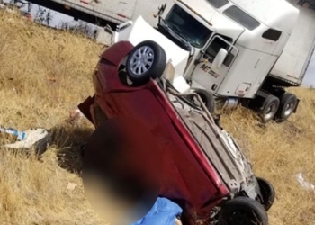 Fuerte-choque-entre-auto-y-tráiler-deja-cuatro-muertos