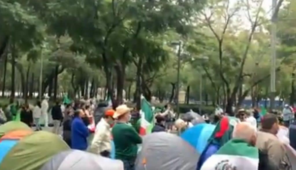 Manifestantes-Anti-AMLO-instalan-plantón-les-impiden-acceso-a-Zócalo