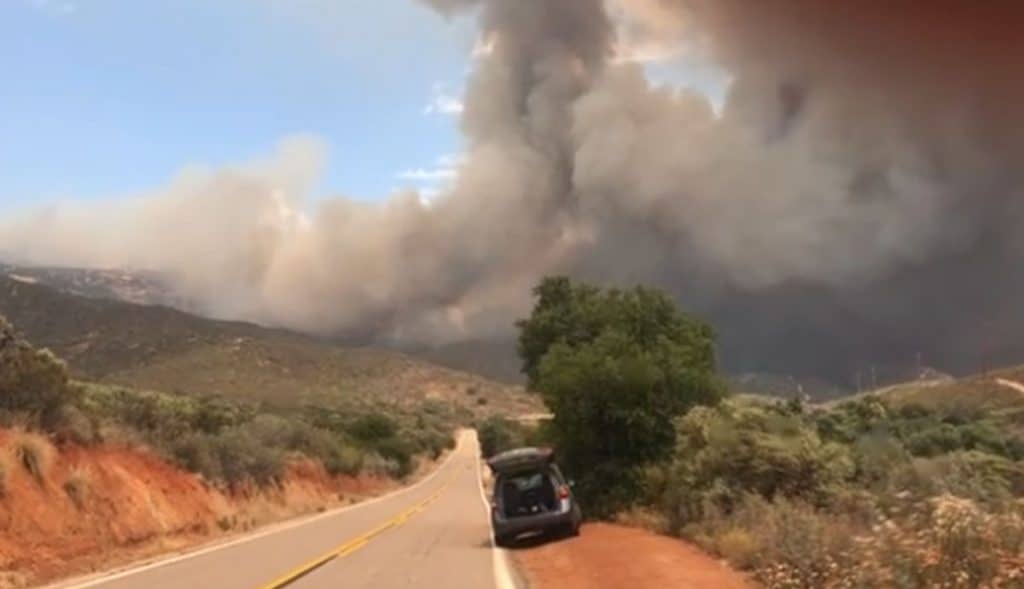 VIDEO-Voraz-incendio-provoca-evacuaciones-en-San-Diego