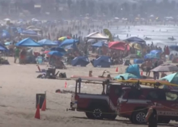 VIDEO-Abarrotan-playas-ante-ola-de-calor