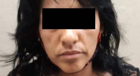 Mujer quemó las manos de su hija