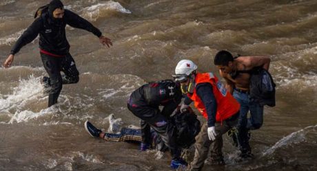 Adolescente habría sido arrojado de un puente por la policía