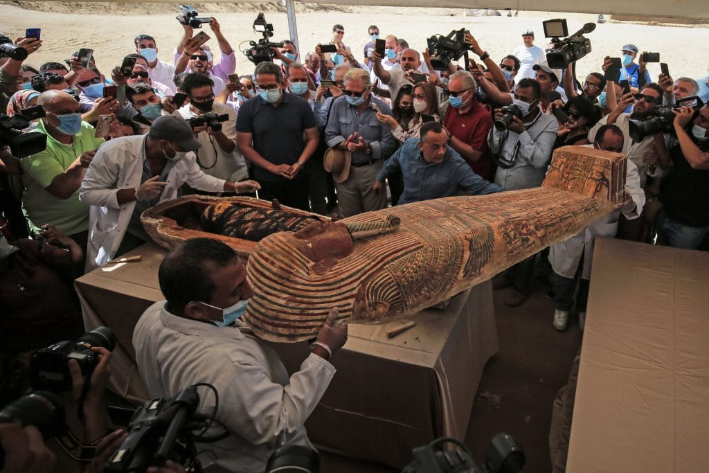 abren-sarcofagos-con-miles-de-anos-de-antiguedad