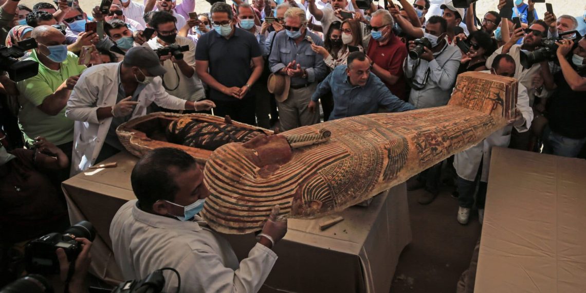 abren-sarcofagos-con-miles-de-anos-de-antiguedad