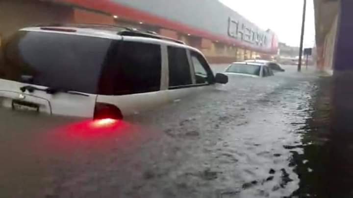 lluvia-deja-bajo-el-agua-a-villahermosa