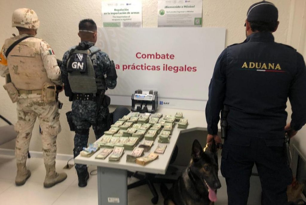 aduana-de-tijuana-detiene-a-una-joven-con-miles-de-dolares