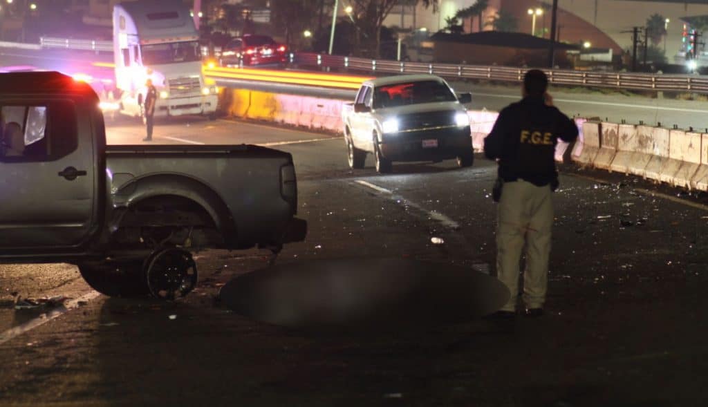 Fuerte-choque-provoca-volcadura-muere-mujer-en-Playas-de-Tijuana