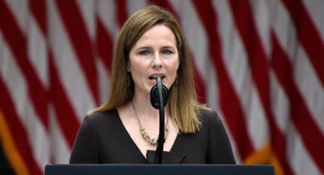 Confirman a Amy Coney como jueza asociada de Corte Suprema de EU