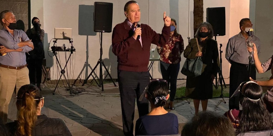 Arturo-González-acude-a-reunión-ciudadana-en-calles-de-Mexicali