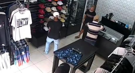 VIDEO: Lo intentan asaltar en su comercio y los mata