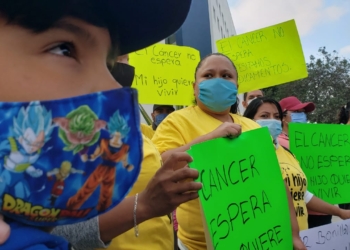 padres-de-ninos-con-cancer-se-manifiestan-por-falta-de-medicamentos