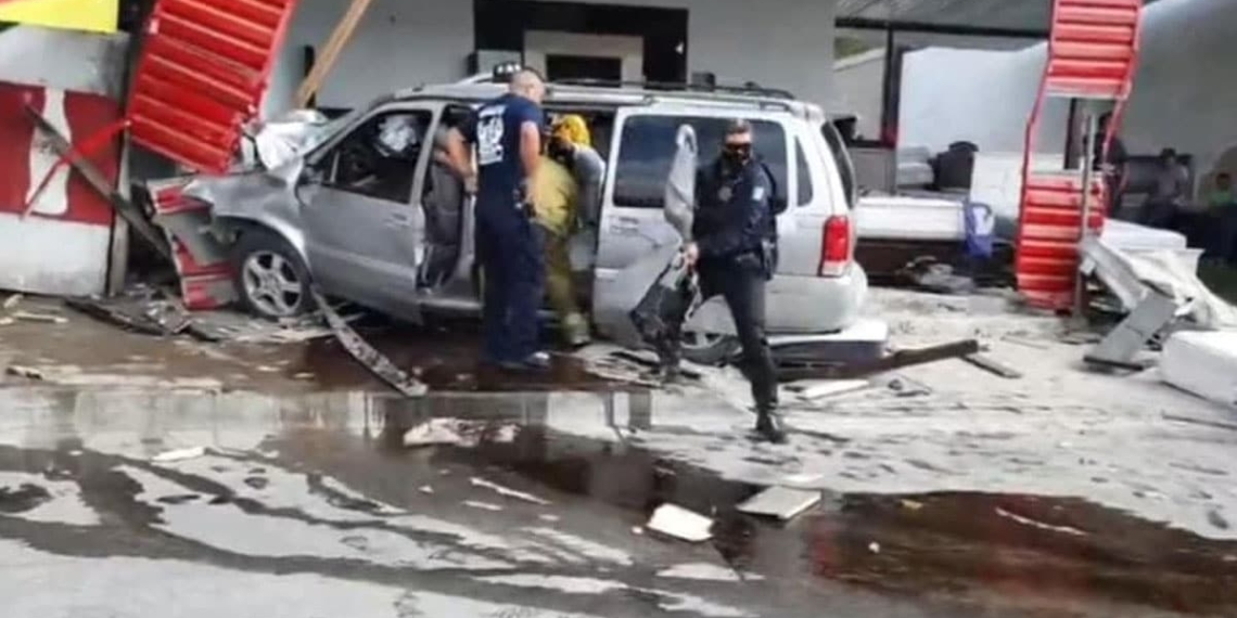 Muere-bebé-tras-choque-de-camioneta-contra-taquería