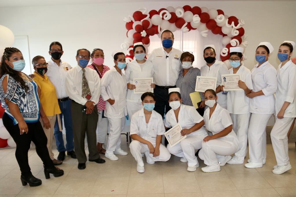 arturo-gonzalez-reconoce-a-lideres-comunitarios-y-enfermeros