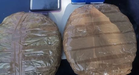 Detienen a abuela con discos de marihuana