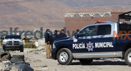 Hallan cadáver calcinado a un costado de panteón