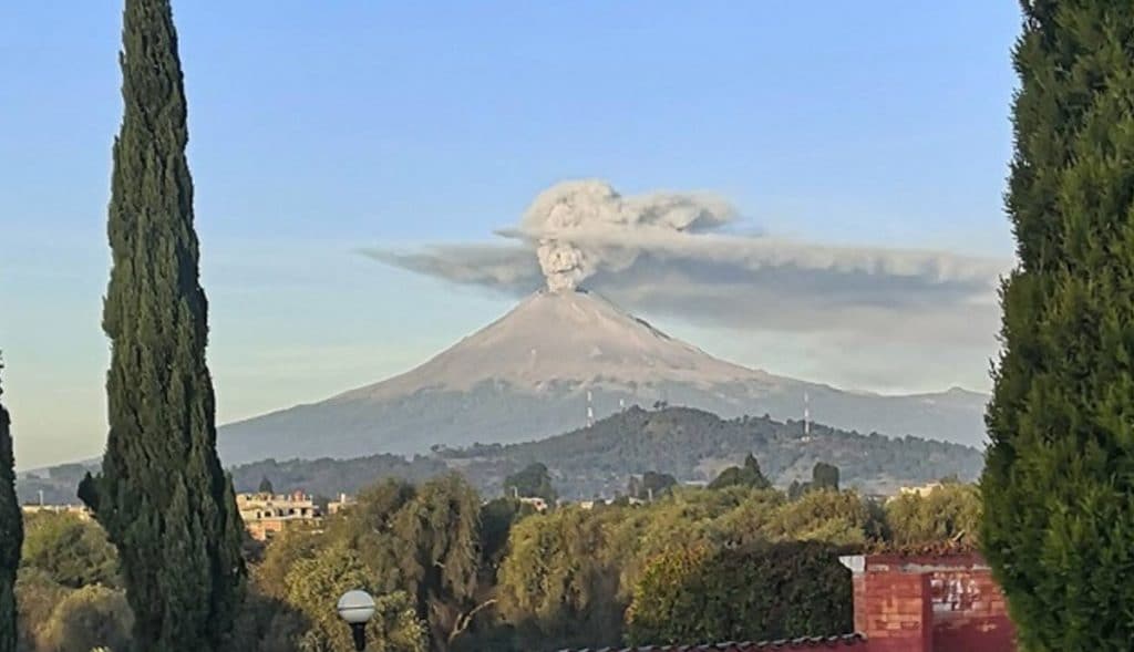 FOTO-Popocatépetl-lanza-fumarola-en-forma-de-Catrina