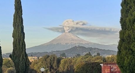FOTO: Popocatépetl lanza fumarola en forma de Catrina