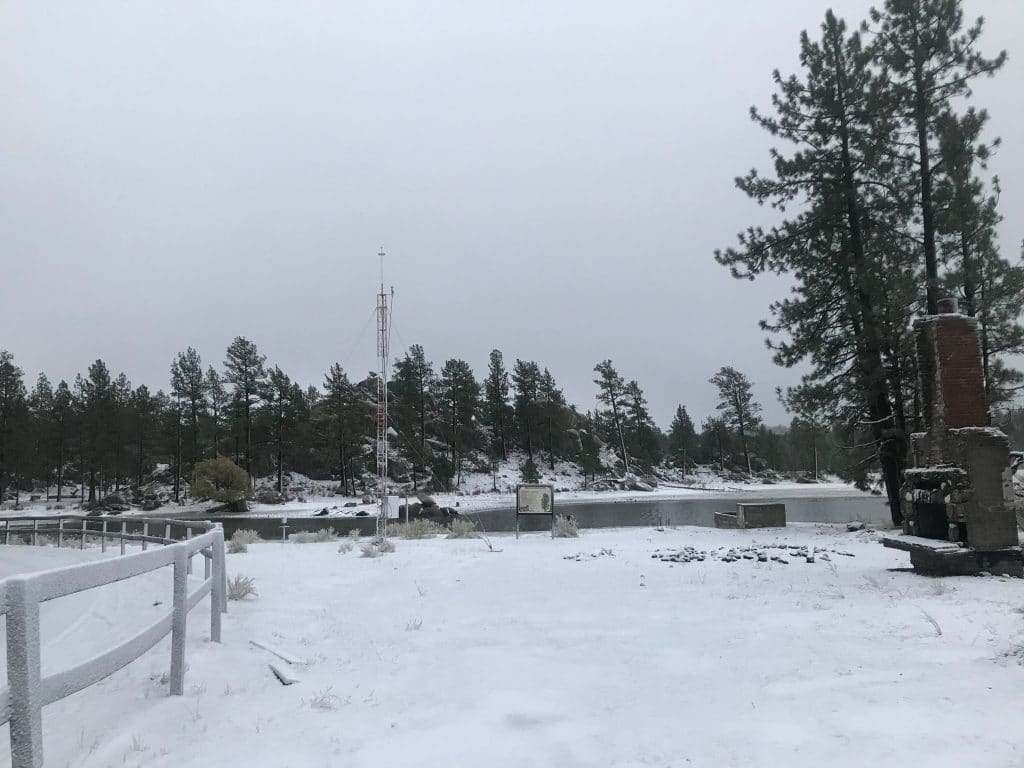 cae-primera-nevada-de-la-temporada-en-la-sierra-de-baja-california