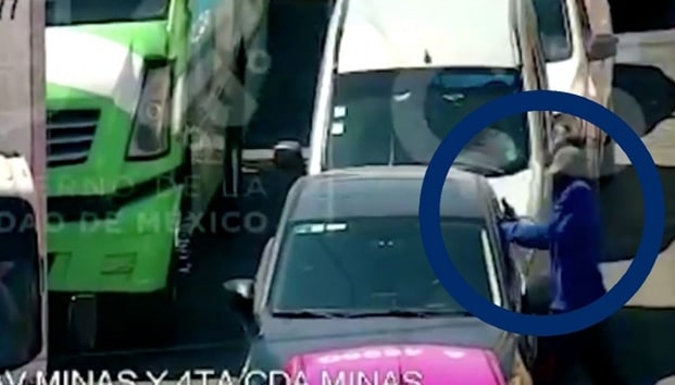 video-lo-encanonan-aprovechando-el-transito-lento