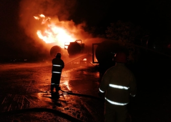 Explota bodega con contenedores cargados de hidrocarburo robado en las inmediaciones de la rancheria Anacleto Canabal, cerca de la carretera federal Villahermosa Cárdenas.