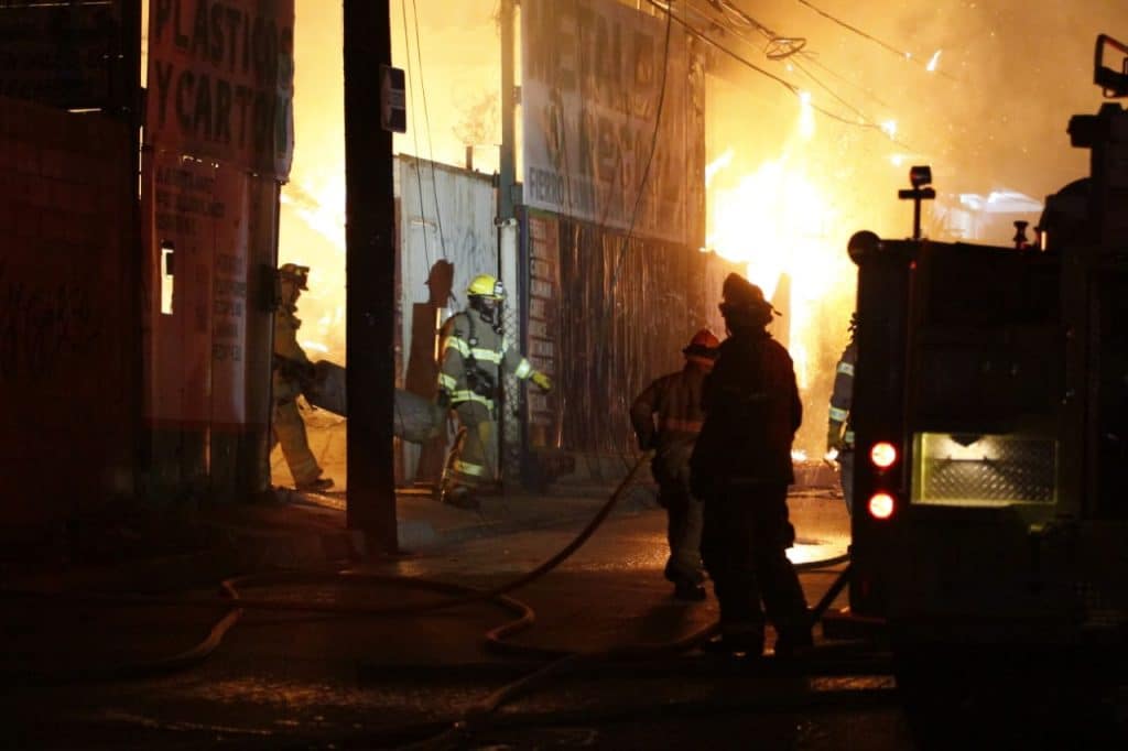 se-incendia-recicladora-en-rosarito-encuentran-cuerpo-calcinado