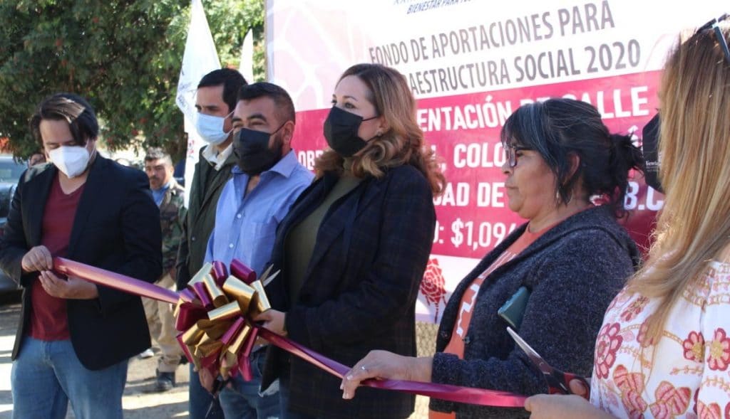 Zulema-Adams-inaugura-trabajos-de-pavimentación-en-colonia-Rincón