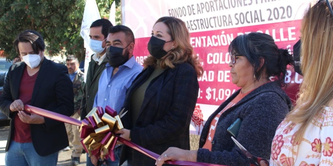 Zulema-Adams-inaugura-trabajos-de-pavimentación-en-colonia-Rincón