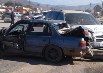 Pick-up-ingresa-a-carretera-en-sentido-contrario-provocando-carambola