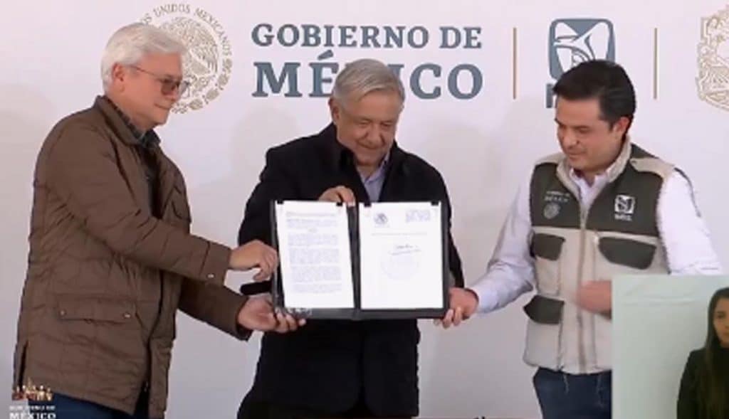 AMLO-firma-ampliación-de-decreto-para-dar-atención-médica-a-jornaleros