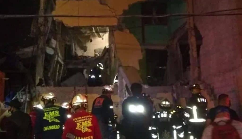 VIDEO-Fuerte-explosión-derrumba-muros-de-vecindad-hay-heridos