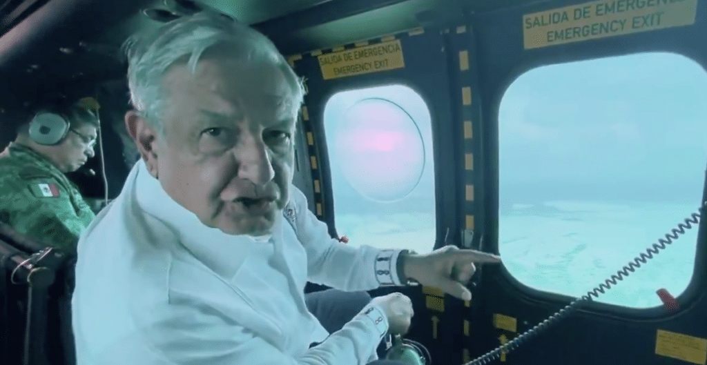 amlo SOBREVUELA INUNDACIONES EN TABASCO