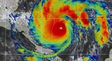 Huracán Iota toca tierra; es categoría 5 y hay marea mortal