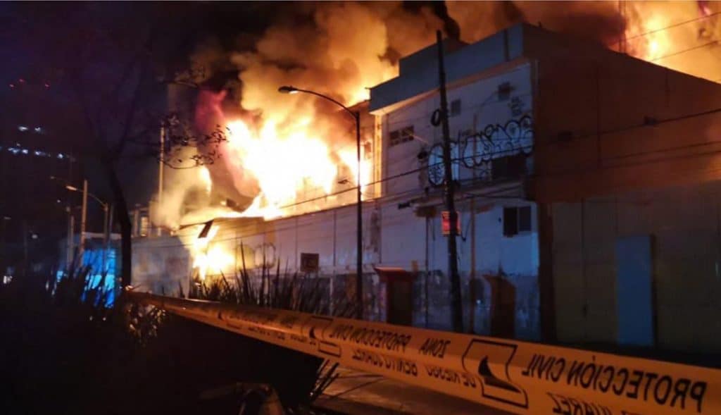 Intenso-incendio-en-la-subestación-de-Comisión-Federal-de-Electricidad