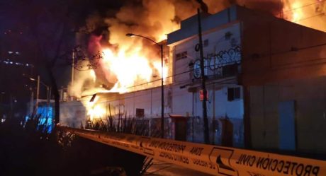 Intenso incendio en la subestación de Comisión Federal de Electricidad