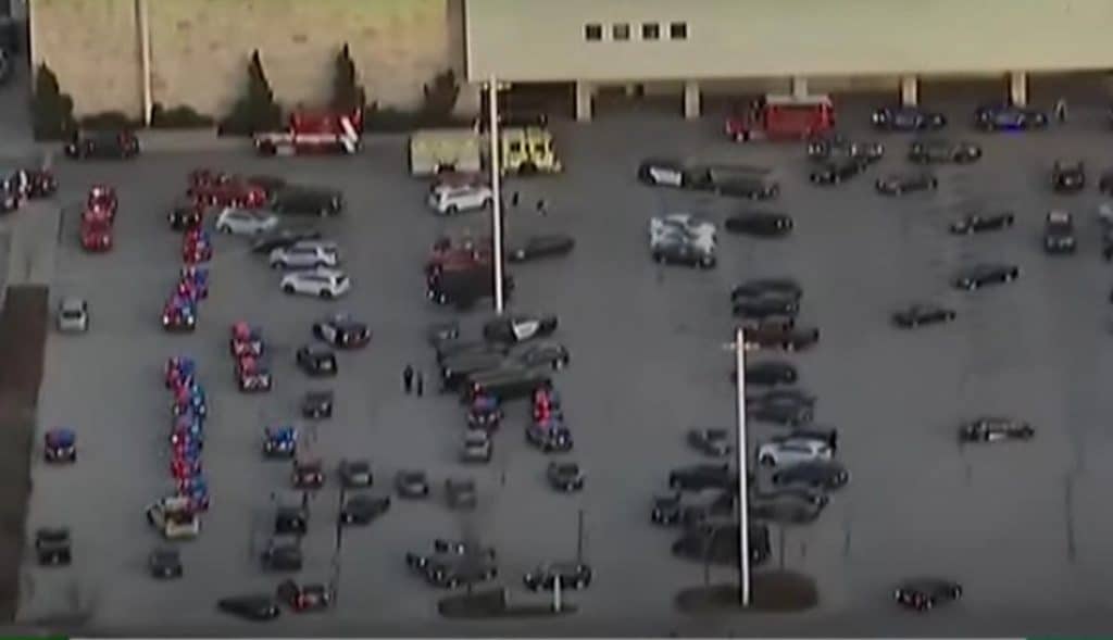 VIDEO-Tiroteo-en-centro-comercial-deja-heridos-entre-ellos-un-menor