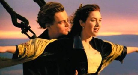 Novios intentan recrear escena de Titanic; fallecen antes de su boda