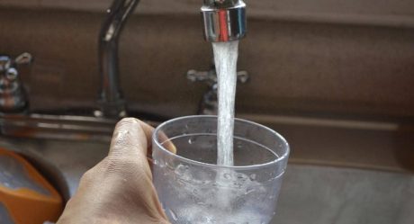 Agua comienza a cotizar en mercado de materias primas