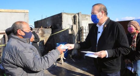 Ayuntamiento entrega vales para refrigeradores a afectados de incendios