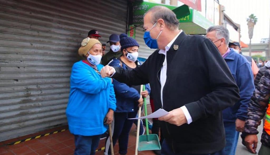 Arturo-González-encabeza-jornada-de-sanitización-en-la-5-y-10