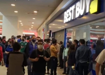 Abarrotan-Best-Buy-por-liquidación-y-se-llevan-sorpresa