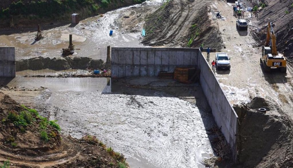 Muros-de-retención-evitarán-inundación-en-Cañón-del-Matadero