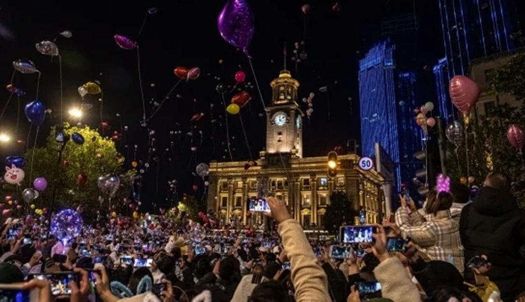 VIDEO-Indigna-multitud-en-celebración-de-Año-Nuevo-en-Wuhan