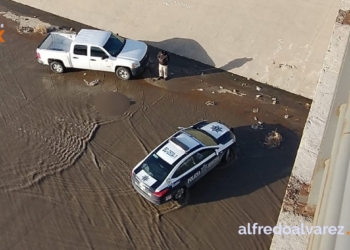 Hallan-cadáver-de-mujer-flotando-en-canalización-del-Río