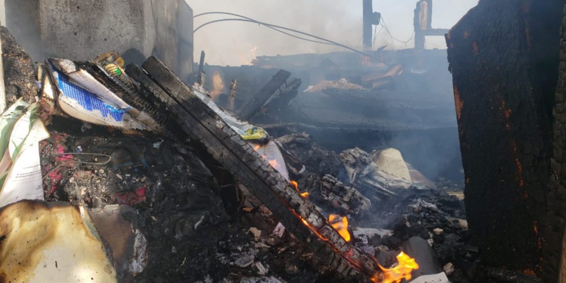 varias-familias-se-quedan-sin-casa-por-fuerte-incendio-en-la-xico