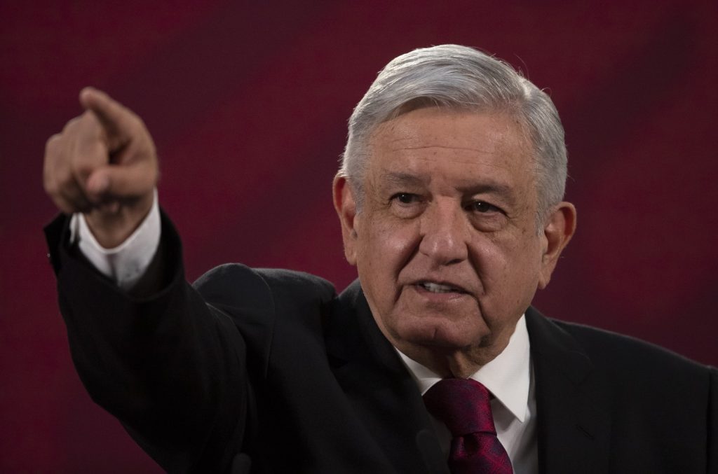 amlo-condena-a-familia-que-se-vacuno-en-hospital-mexicano